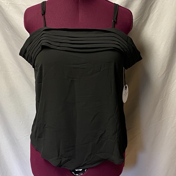 Milk & Honey cold shoulder blouse - Picture 2 of 6